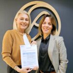 Ingunn Jónsdóttir og Ingveldur Sæmundsdóttir eftir undirritun