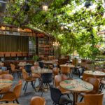 Stjórnendum í ferðaþjónustu í Uppsveitum boðið til morgunfundar í Vínstofu Friðheima.