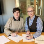 Anna Björg Stefánsdóttir framkvæmdastjóri Sigurhæða og Ingunn Jónsdóttir Framkvæmdastjóri SASS skrifa undir samninginn